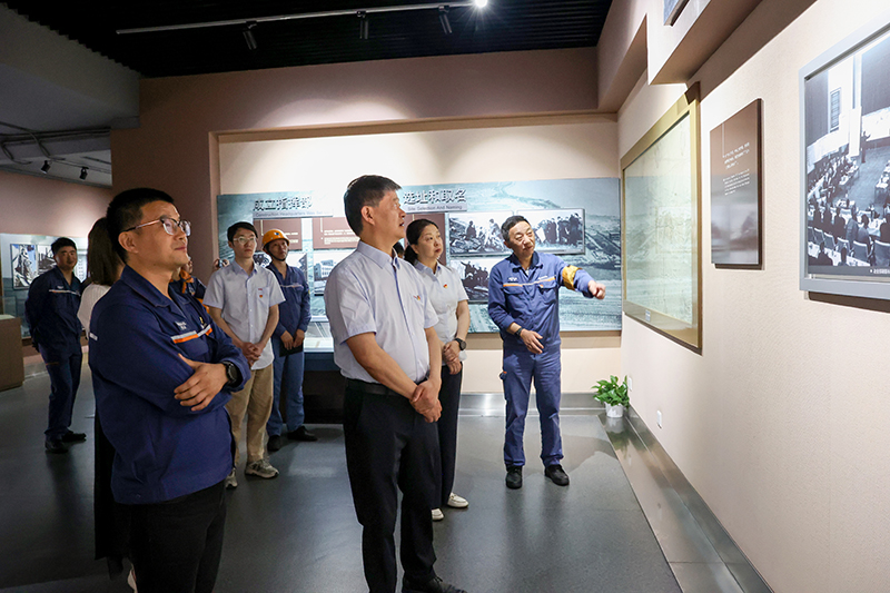 中电博微总经理、党委副书记龚杰洪一行参观学习宝钢党建历程与企业文化